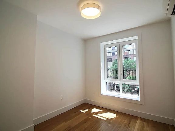 4th image of 223 E 96th St #3B