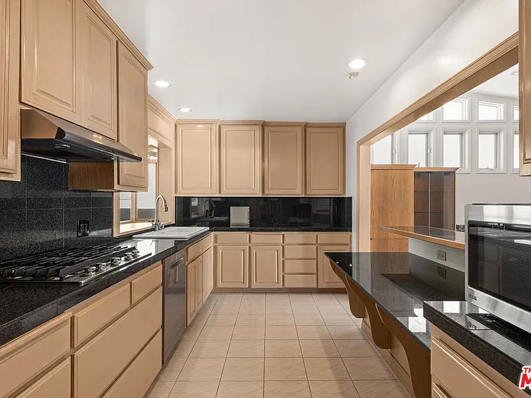 7203 Rindge Ave — Photo 10