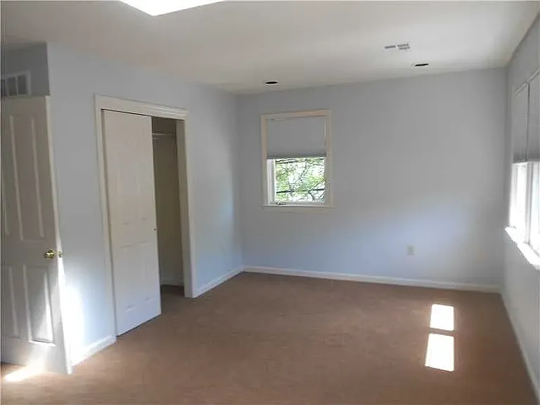1026 Bingham St — Photo 15