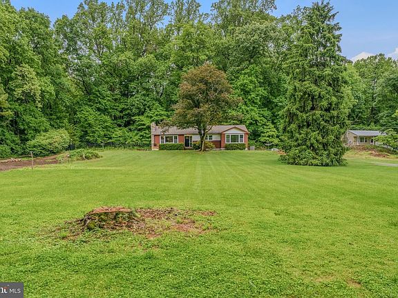 4th image of 2327 Sherwood Ln