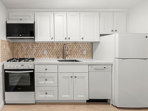 4th image of 2266.5 Duane St #0