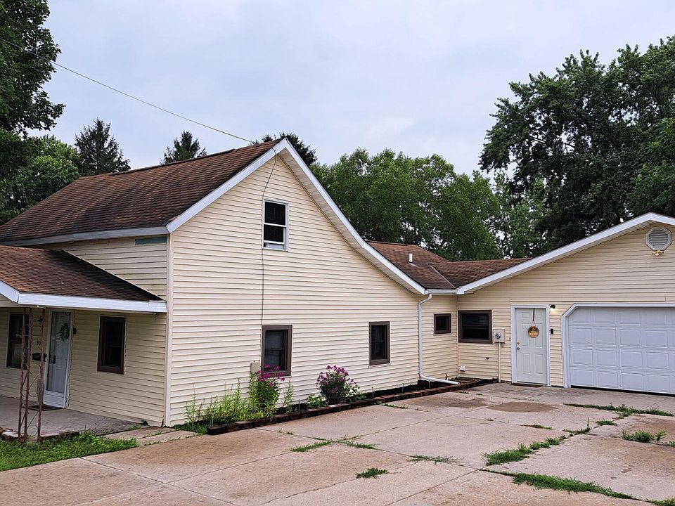 1st image of 923 W Kohler St