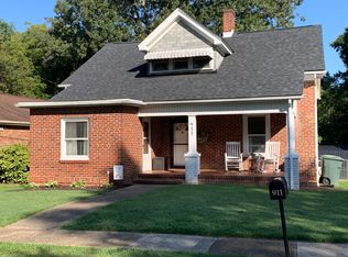 911 Seymour Ct, Eden, NC 27288