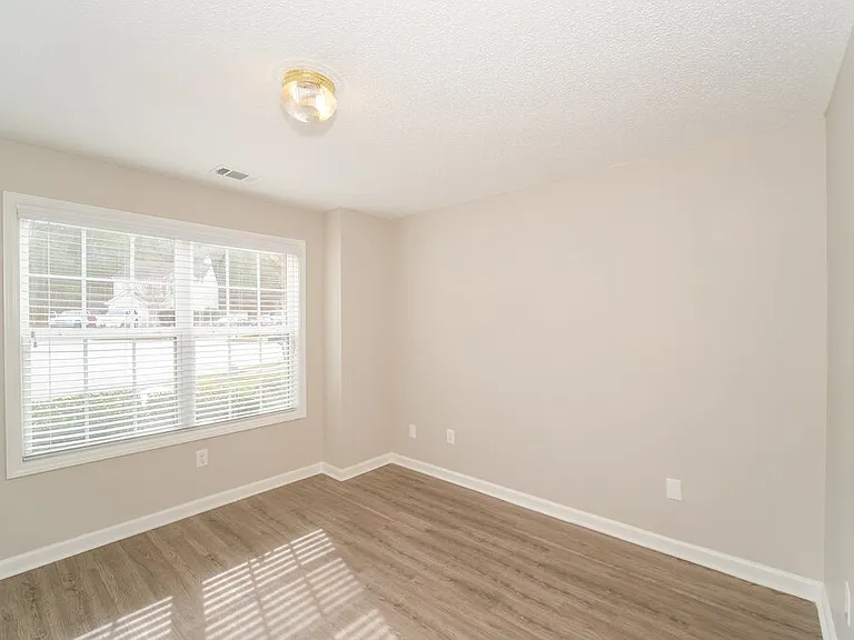 2150 Ivy Ln — Photo 13