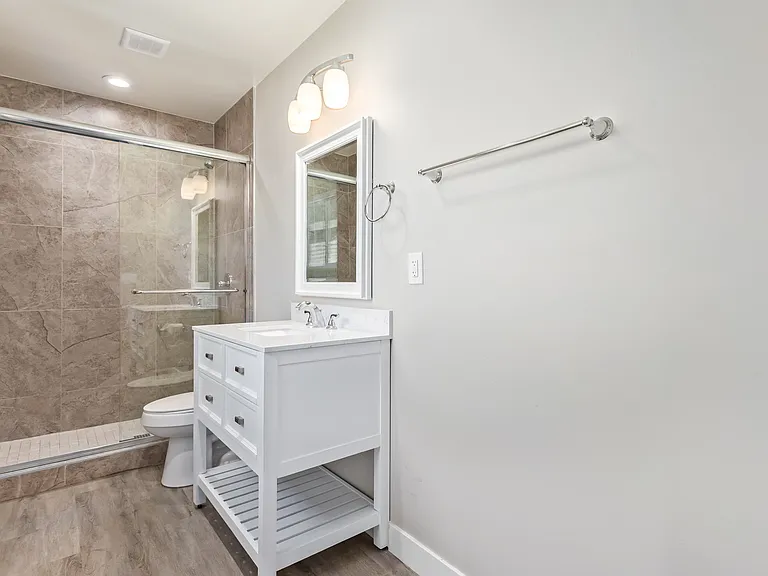 2136 W Village Dr — Photo 32