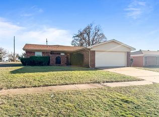 54 Ridgecrest Dr, Chickasha, OK 73018