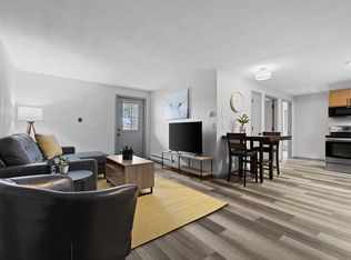 1005 S Lake St #G, Neenah, WI 54956