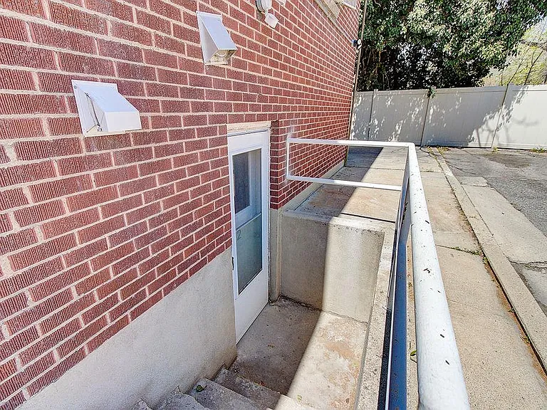 232 N 200 W #12 — Photo 16