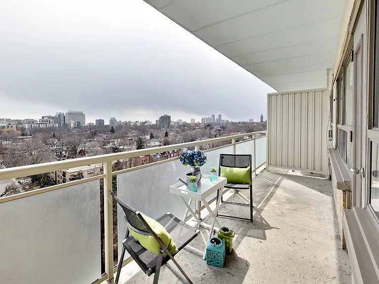 23 Lascelles Blvd — Photo 17