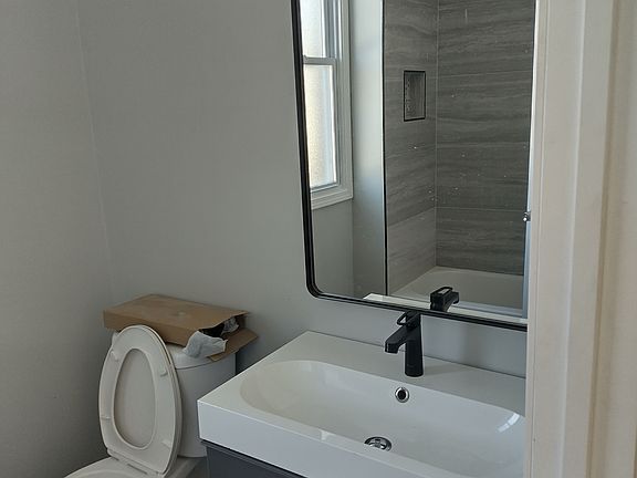 5th image of 5207 S Bishop St #2