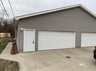 713 Corinth St #1, Saint Louis, MI 48880