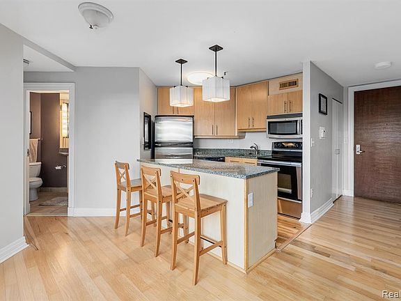 2nd image of 1001 W Jefferson Ave #4C