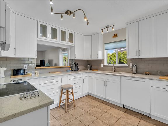 3rd image of 11121 Scott St #15