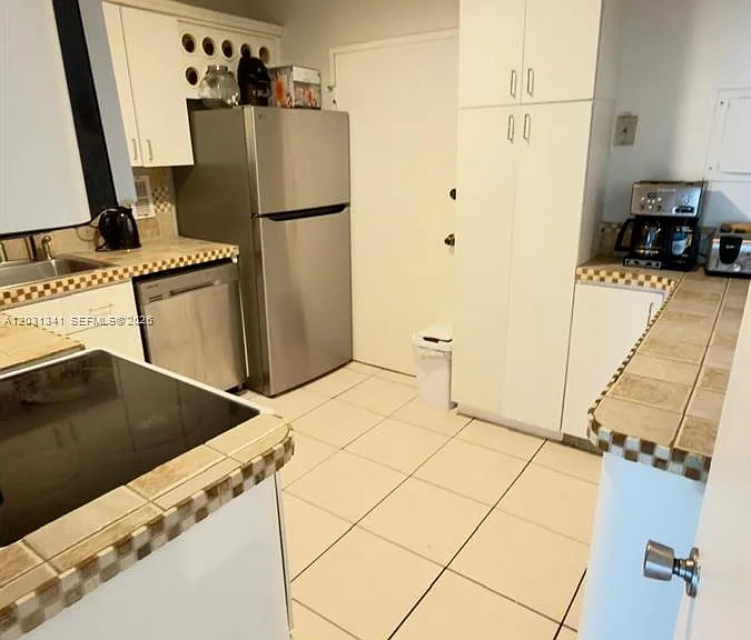 5555 Collins Ave #16W — Photo 6