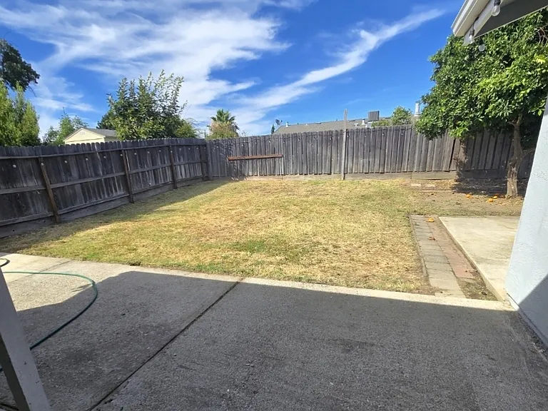 1509 Debbra Way — Photo 7
