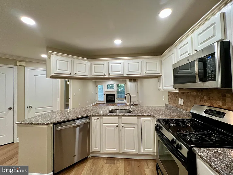 6924 Fairfax Dr #132 — Photo 2