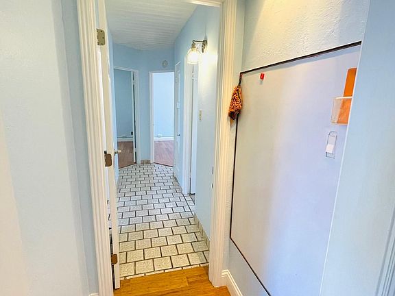 4th image of 4132 Moreland Way