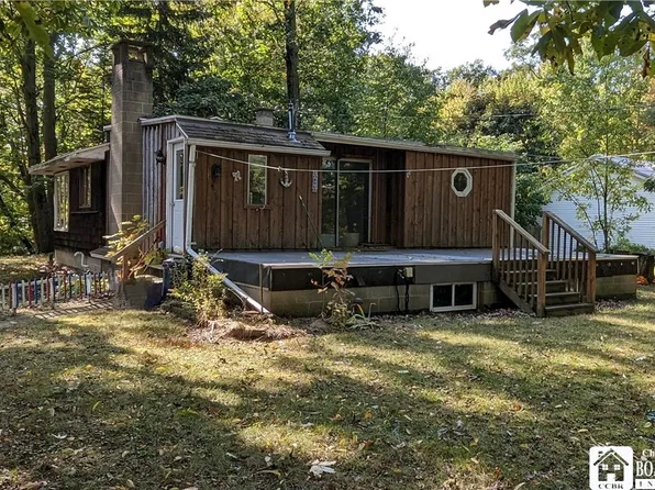 36 Glenwood Ave, Silver Creek, NY 14136