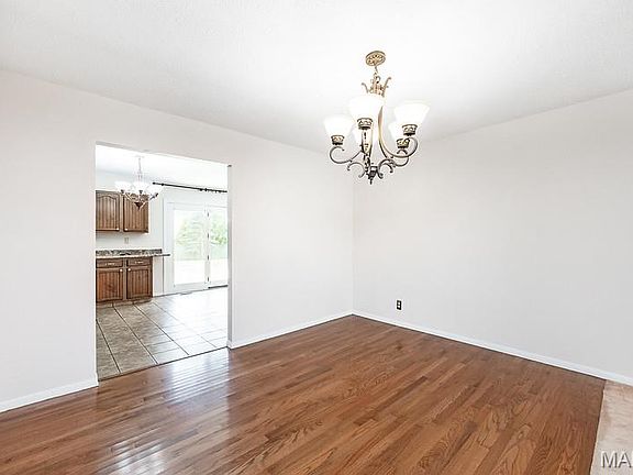 5th image of 119 White Pine Ave