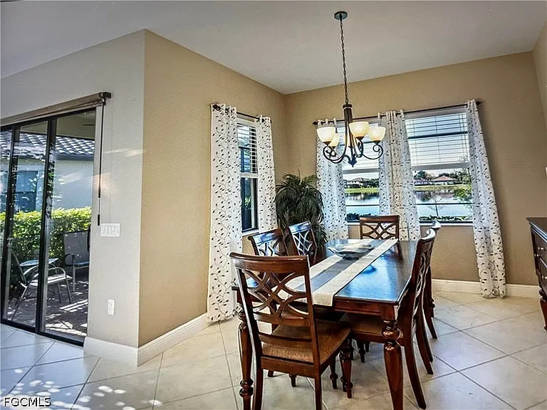 12690 Fairington Way — Photo 12