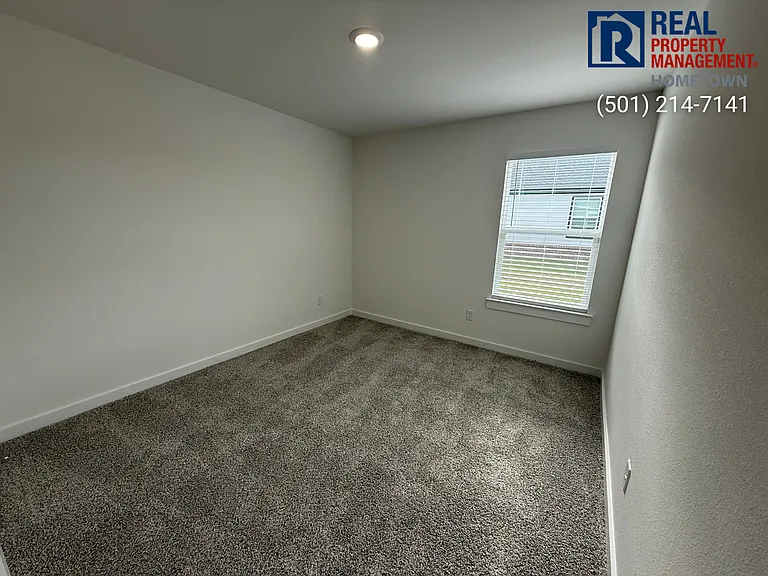 4340 Sloan Dr — Photo 15
