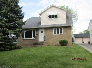 24300 Yosemite Dr, Euclid, OH 44117
