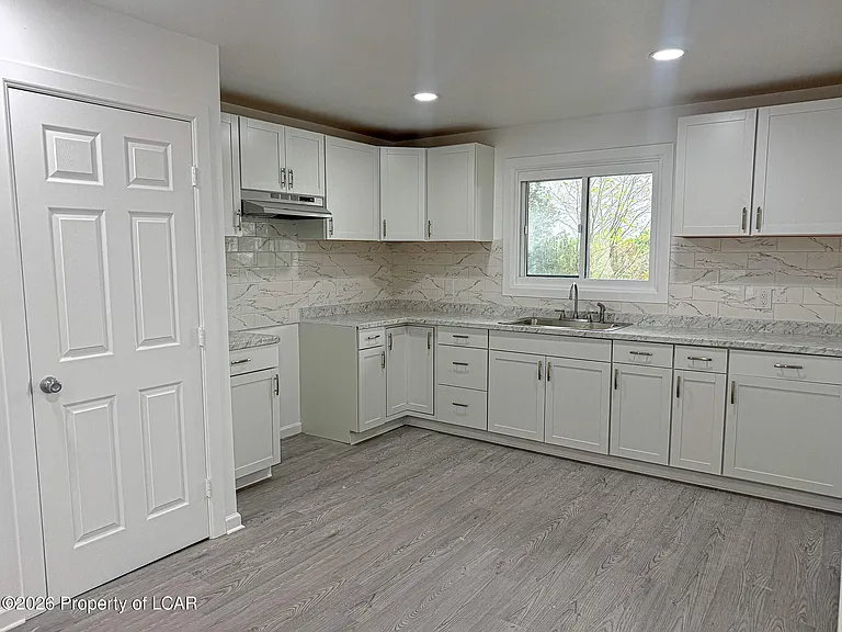 830 E 7th St #2 — Photo 6