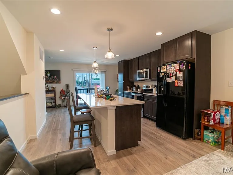 5004 Daggett Ave — Photo 5