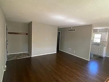 2nd image of 1500 S Logan Ave