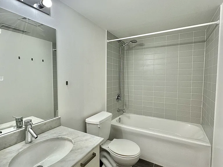 68 Abell St #640 — Photo 2