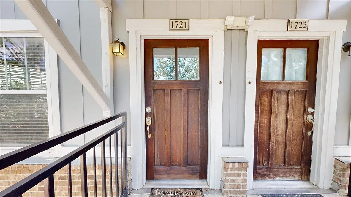 2 bed, 2.5 bath, 1052 sqft, $1,200 — Photo 2