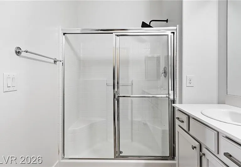 close dooe shower