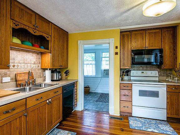 3rd image of 12815 Turner Estates Dr