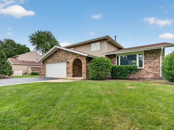 29W055 Schillinger Dr, Naperville, IL 60564