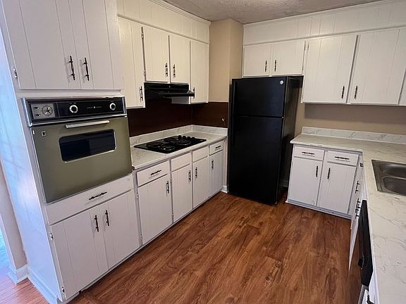 4th image of 203 S Edgewood Dr #B