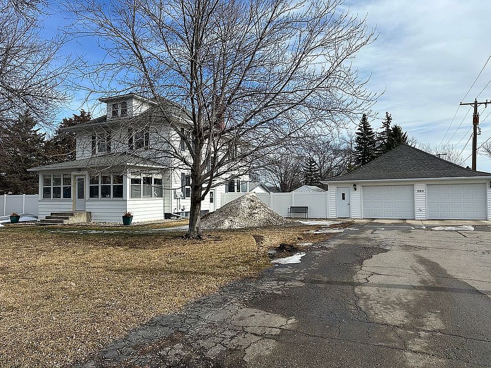 1st image of 205 9th St SE