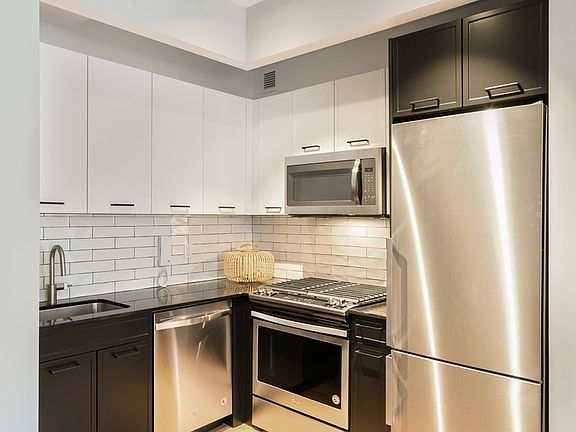 3rd image of 67 Wall St APT 5L