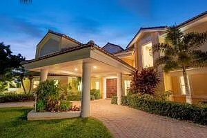 4 bed, 4.5 bath, 3627 sqft, $22,500 — Photo 4