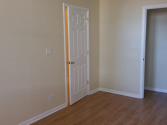 5th image of 3811 W Montrose Ave #2E