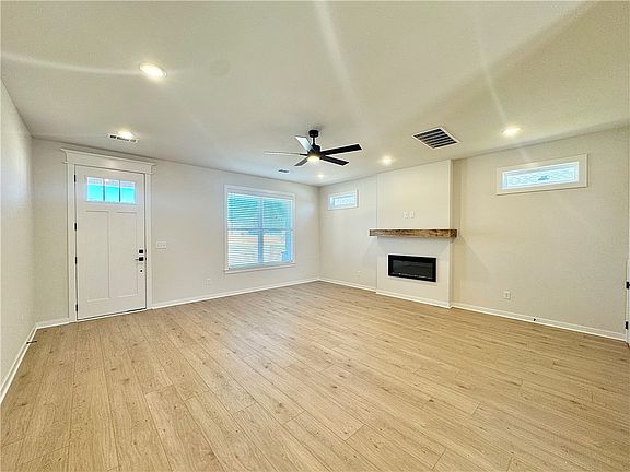 3rd image of 2669 Relaxation Ave
