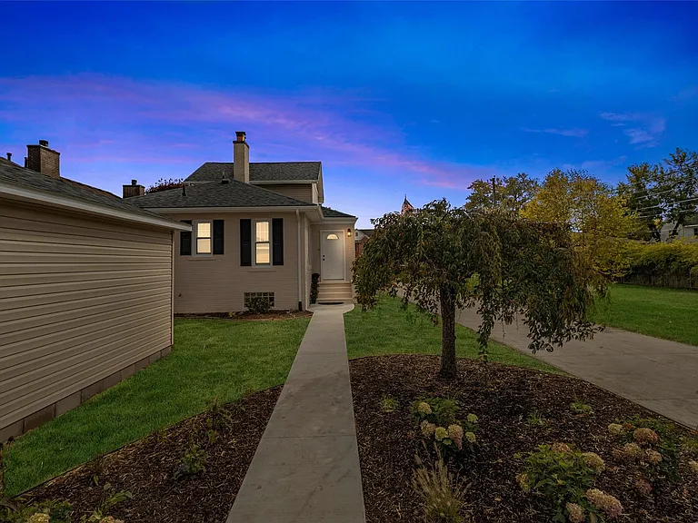 33316 Jefferson Ave — Photo 6