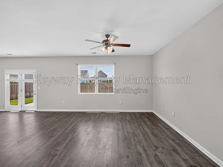 411 Shipwreck Dr — Photo 14