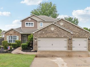 2704 W Imperial St, Broken Arrow, OK 74011