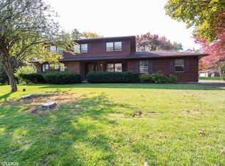 4901 Kenneth Dr, Crystal Lake, IL 60014