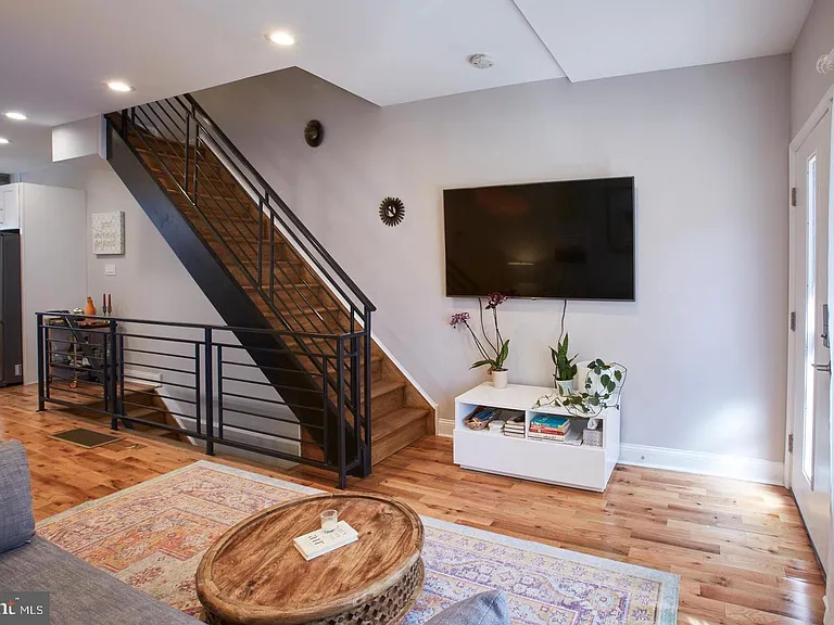 1320 S Bancroft St — Photo 3
