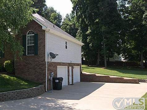 4th image of 1627 Barrywood Cir E