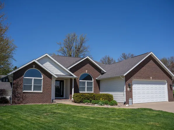 802 Grant Ct, Maquoketa, IA 52060