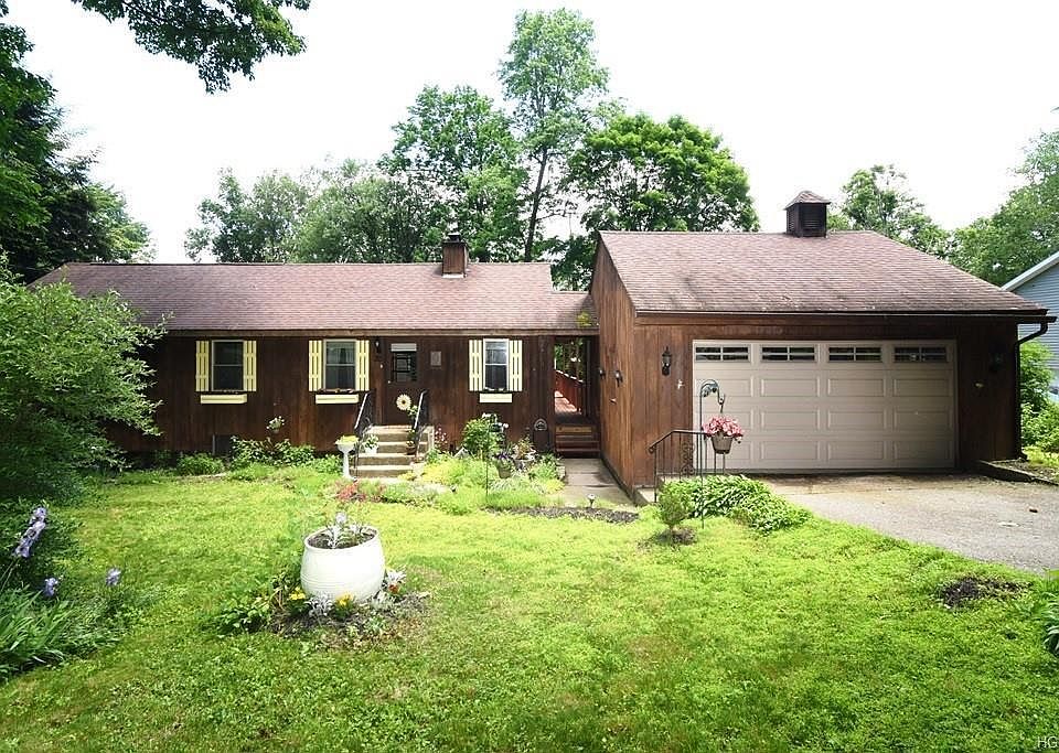 1st image of 30 Willow Trail Ct