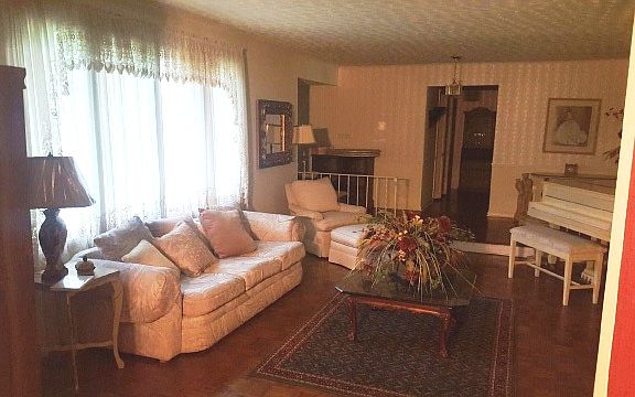 3rd image of 355 Clayton Dr