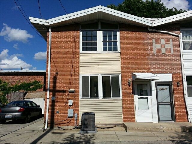 1st image of 1560 Woodland Ave